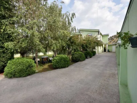 Izdavanje, kuća, 175m², Vranići, Podgorica - image 10