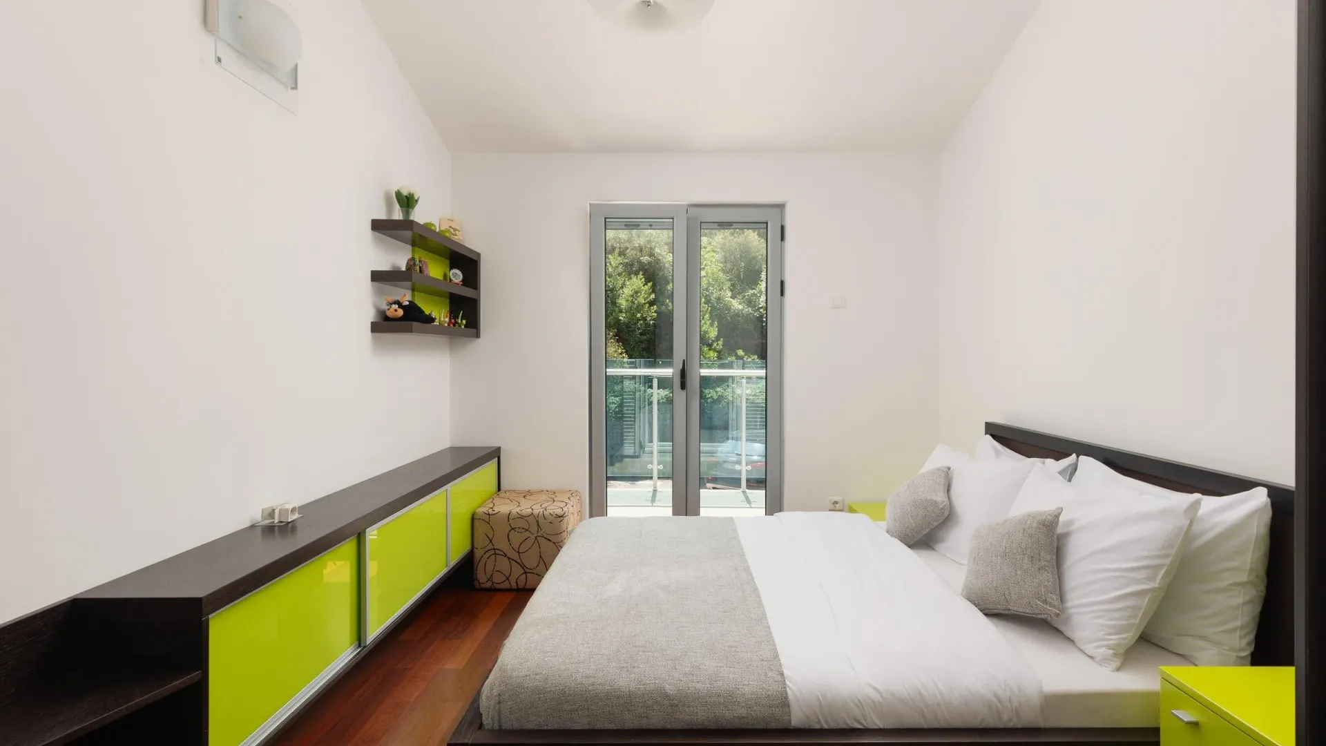 Prodaja, dvosoban stan, 84m², Dobrota, Kotor
