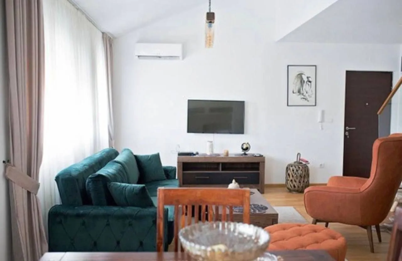 Izdavanje, dvosoban stan, 70m², Pobrežje, Podgorica