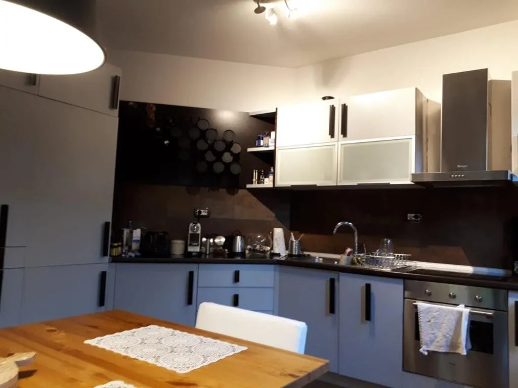 Izdavanje, trosoban stan, 190m², Preko Morače, Podgorica