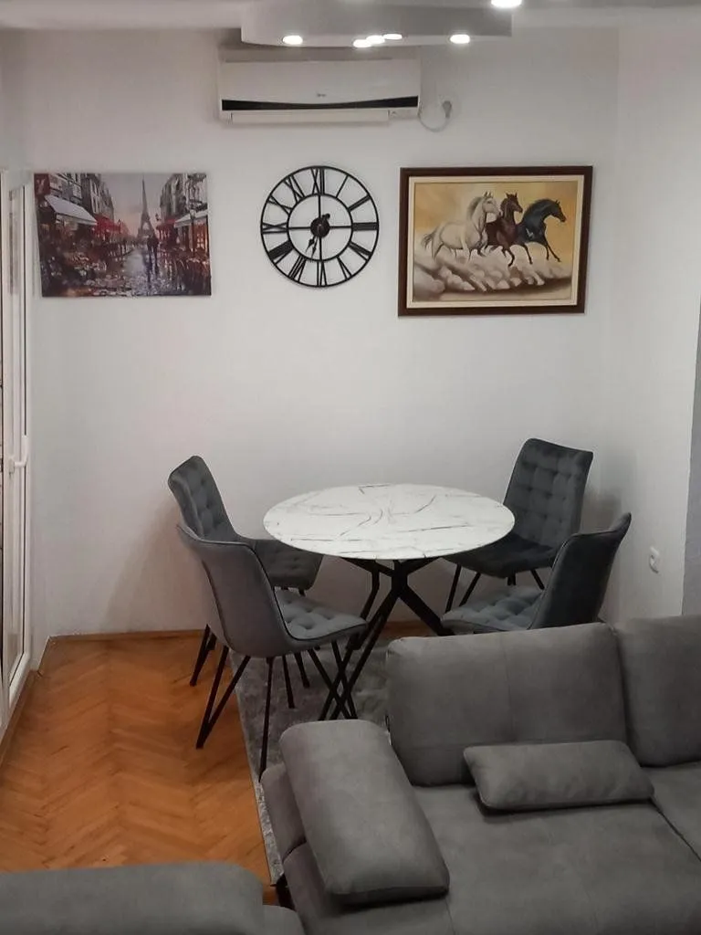 Izdavanje, dvosoban stan, 85m², Gorica C, Podgorica