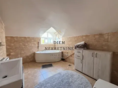 Izdavanje, kuća, 180m², Donja Gorica, Podgorica - image 2