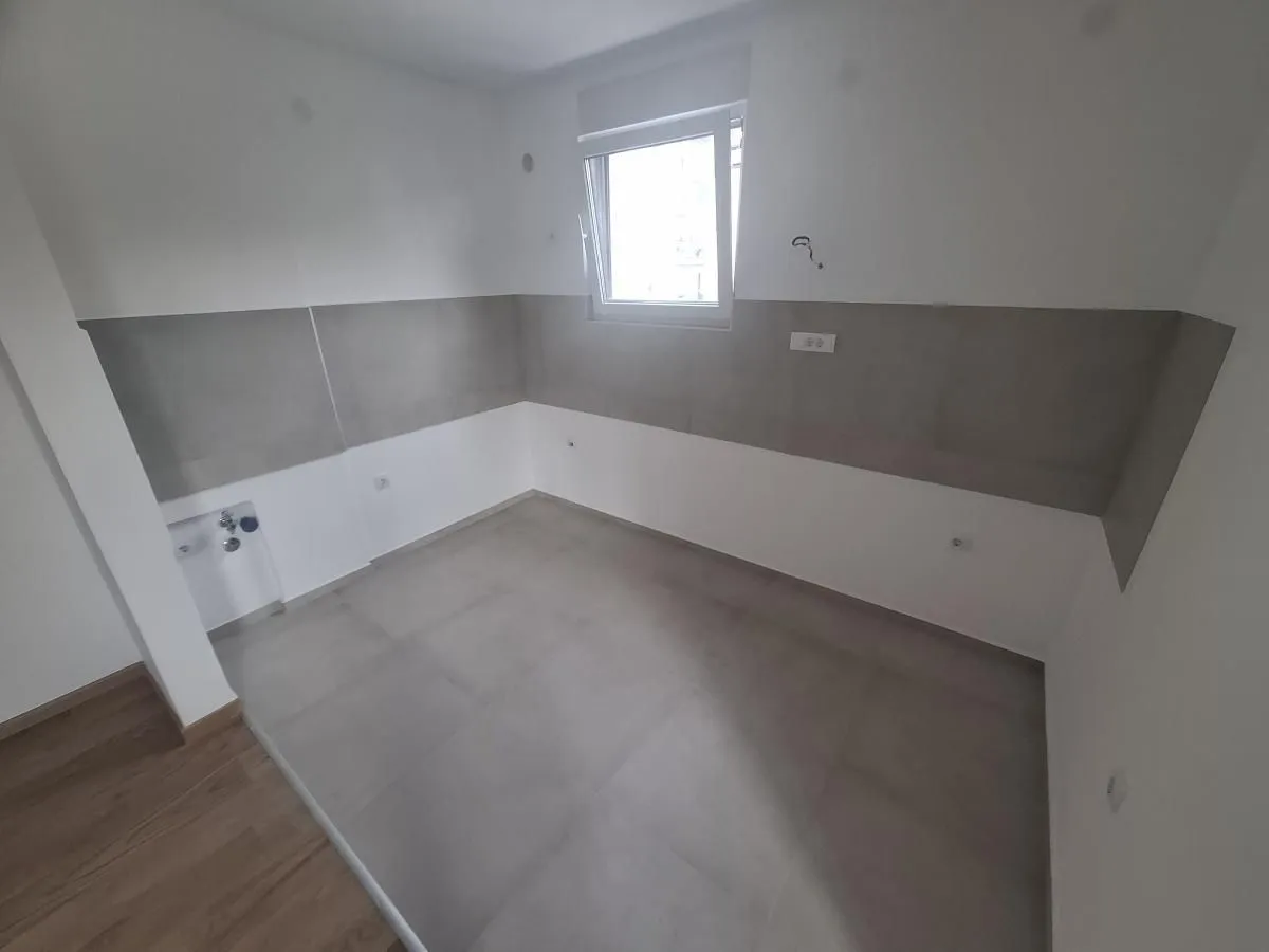 Prodaja, dvosoban stan, 42m², Salajka, Novi Sad Sve Podlokacije
