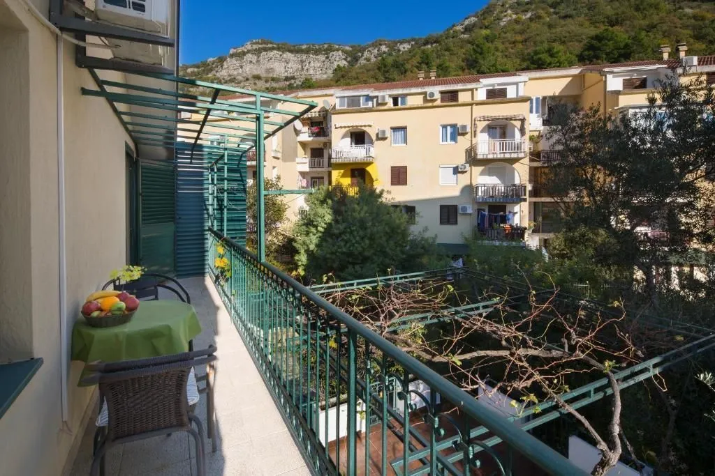 Izdavanje, dvosoban stan, 85m², Budva, Crna Gora