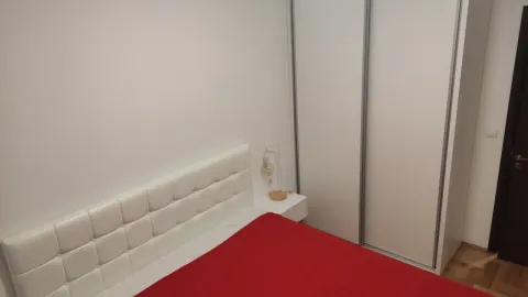 Bedroom with a bed and a built-in wardrobe. - image 4