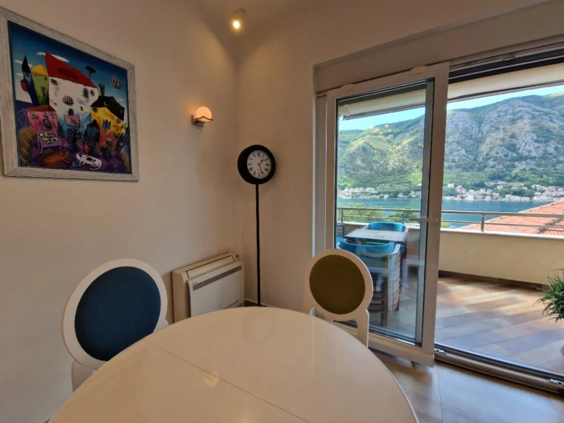 Prodaja, dvosoban stan, 108m², Centar, Kotor