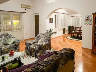 Rent, three bedroom apartment, 150m², Stari Aerodrom, Podgorica - image 14