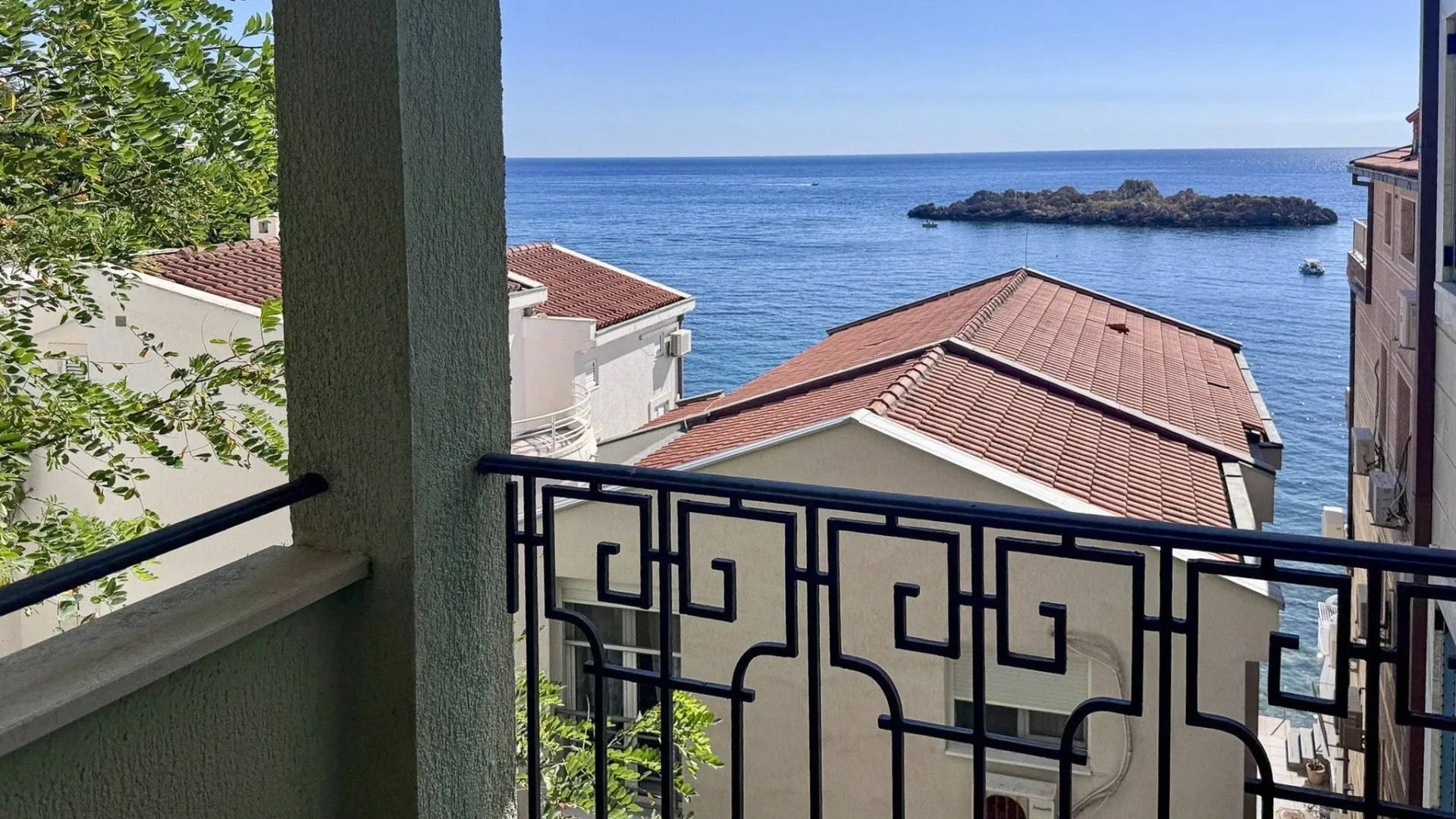 Sale, four bedroom apartment, 89m², Sveti Stefan, Budva
