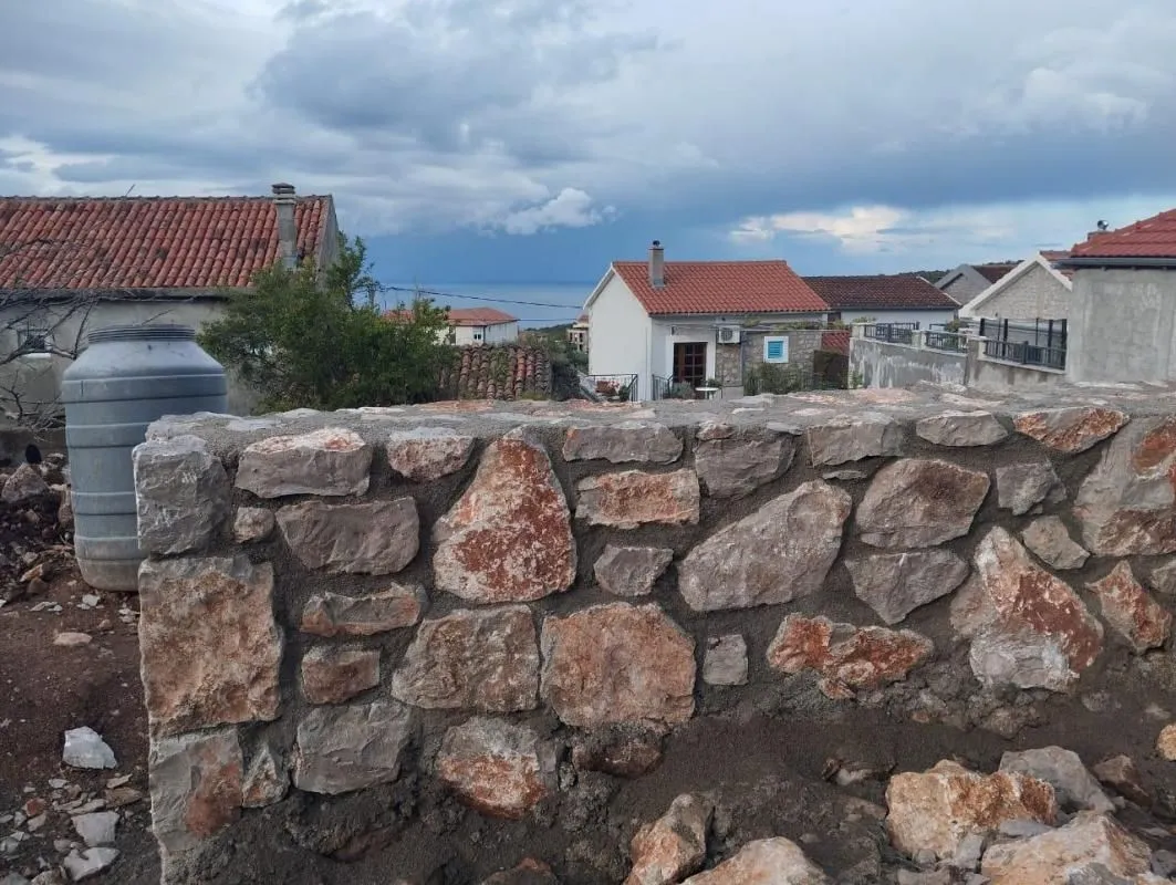 Izdavanje, kuća, 100m², Krimovica, Kotor