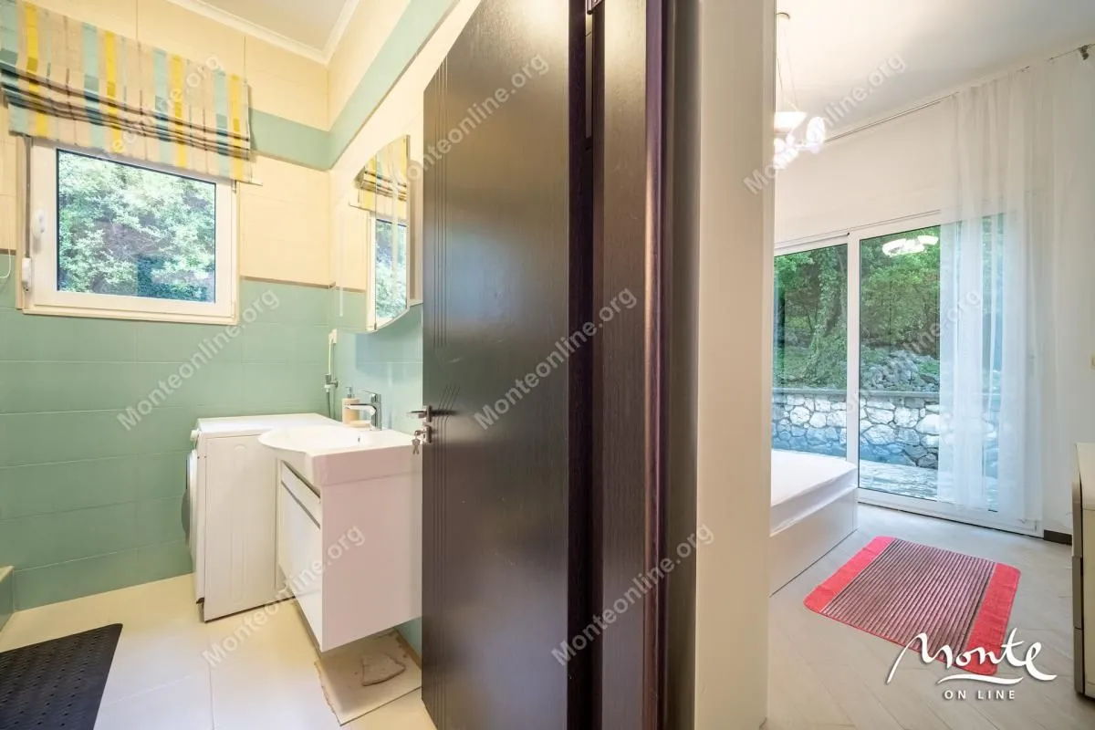 Sale, house, 103m², Risan, Kotor