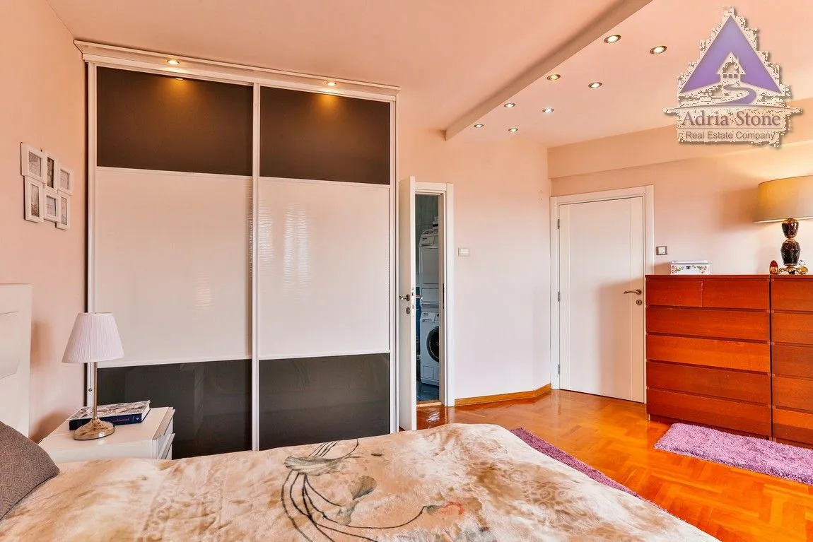 Izdavanje, trosoban stan, 156m², Dubovica, Budva