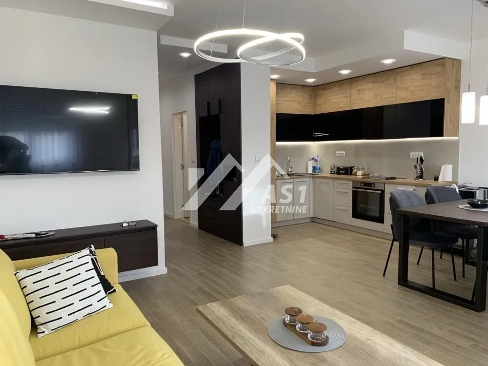 Izdavanje, trosoban stan, 77m², Veternička rampa, Novi Sad Sve Podlokacije