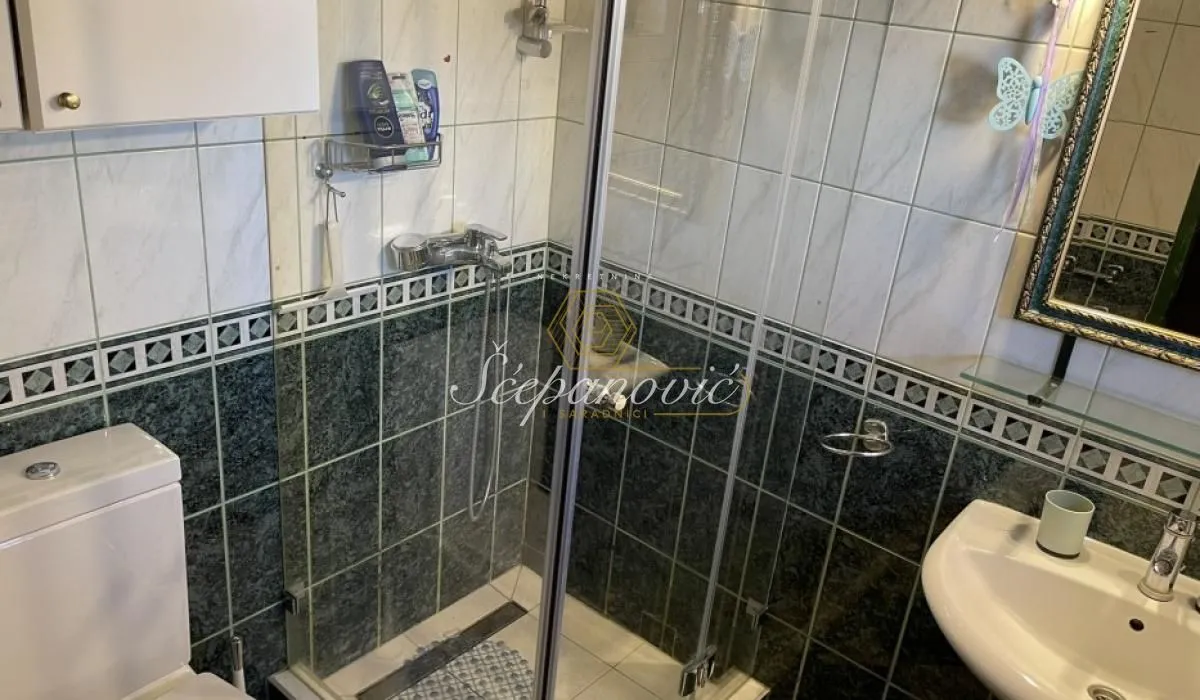 Prodaja, kuća, 202m², Sremska Kamenica, Petrovaradin
