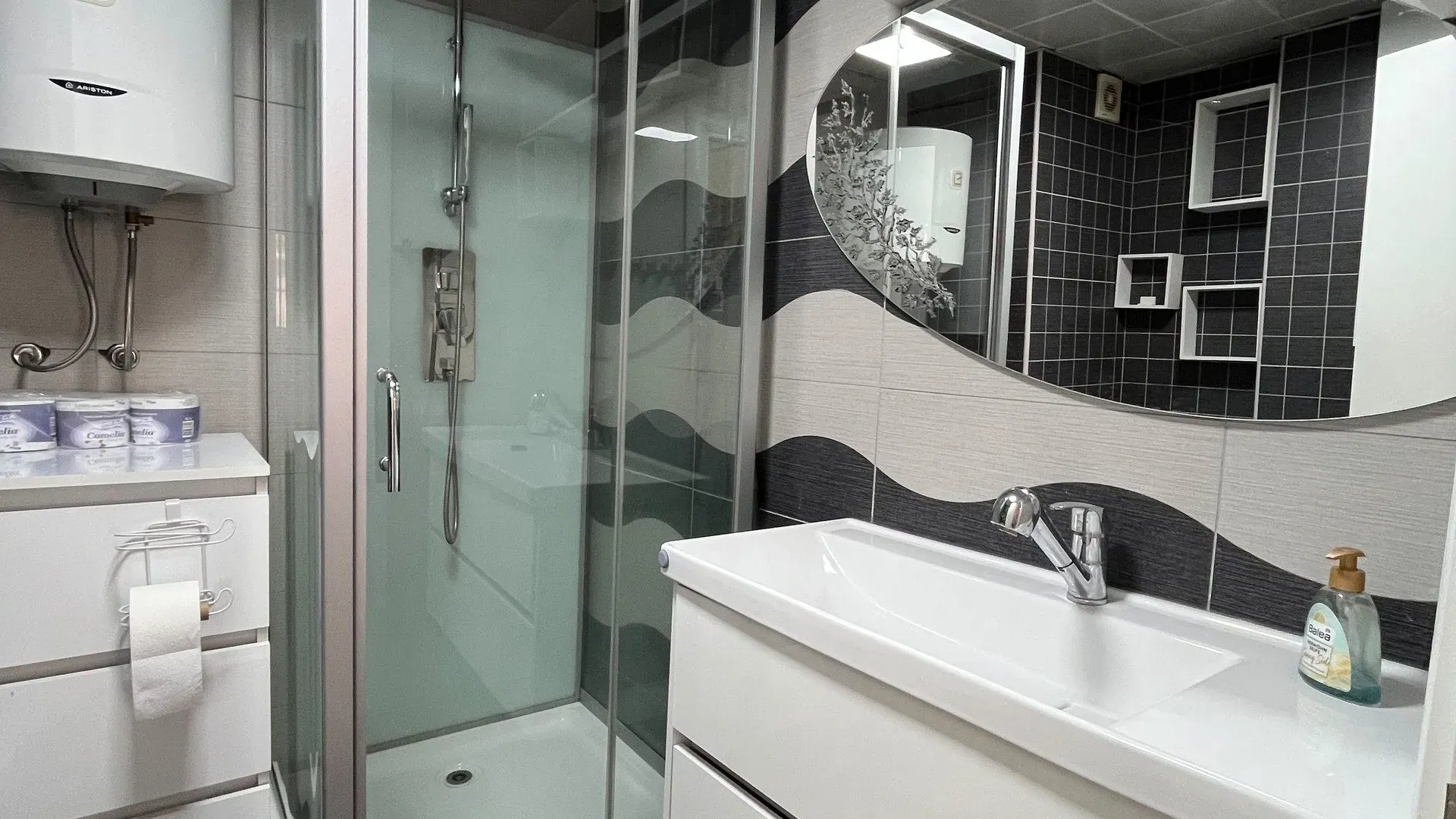 Izdavanje, stan, 82m², Tivat, Crna Gora