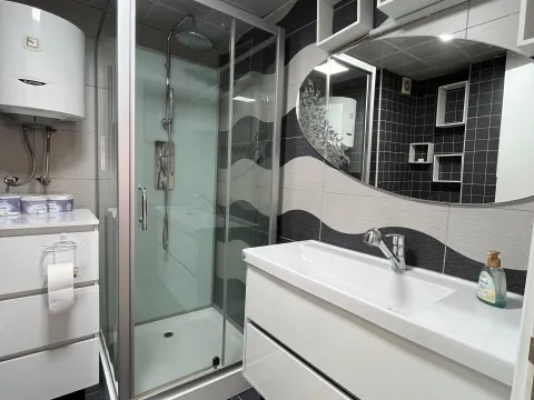 Izdavanje, stan, 82m², Tivat, Crna Gora - image 11
