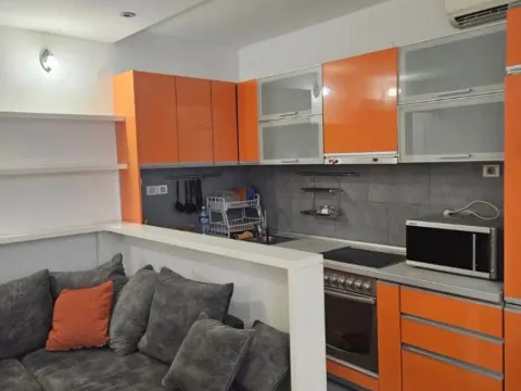 Izdavanje, dvosoban stan, 66m², Dobrota, Kotor - image 11