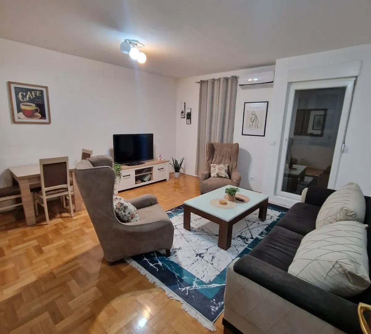 Izdavanje, dvosoban stan, 66m², Tuški Put, Podgorica