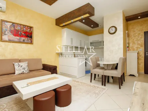 Rent, two bedroom apartment, 68m², City Kvart, Podgorica - image 2
