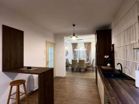 Izdavanje, četvorosoban stan, 240m², Kotor, Crna Gora - image 4