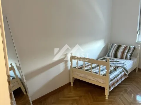 Izdavanje, trosoban stan, 80m², Centar, Novi Sad - image 8