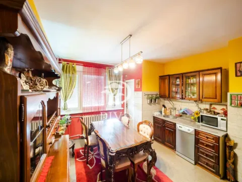 Prodaja, trosoban stan, 82m², Zemun Gornji Grad, Zemun Sve Podlokacije - image 2