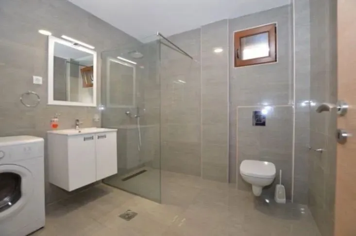 Prodaja, dvosoban stan, 70m², Kalimanj, Tivat