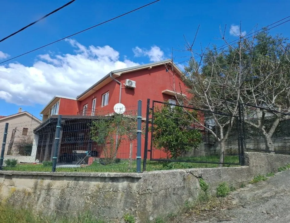 Izdavanje, dvosoban stan, 70m², Radanovići, Kotor