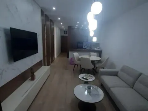 Izdavanje, dvosoban stan, 65m², Dobrota, Kotor - image 4