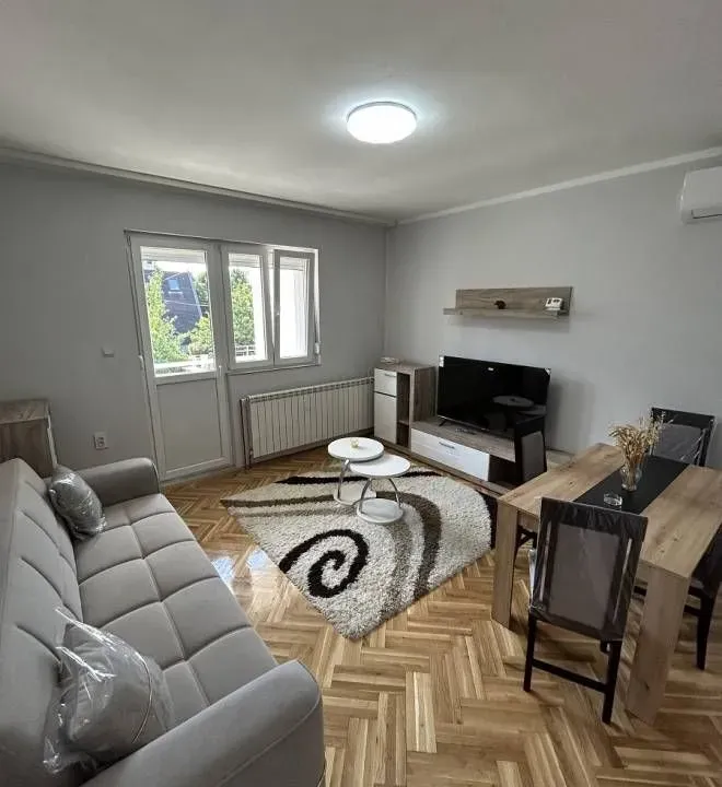 Izdavanje, trosoban stan, 85m², Zeleno Brdo, Zvezdara Sve Podlokacije