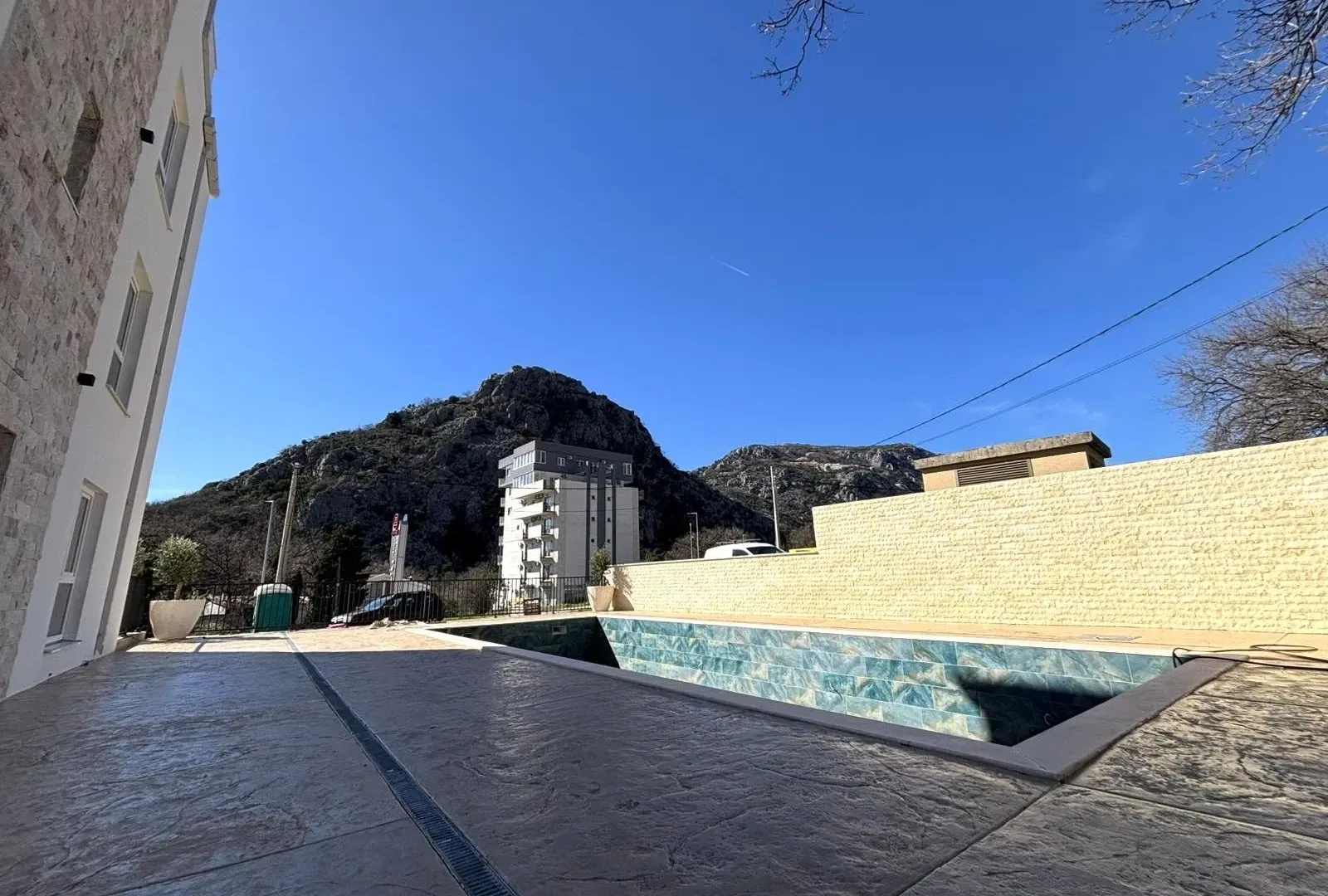 Prodaja, dvosoban stan, 64m², Sutomore, Bar