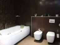 Izdavanje, četvorosoban stan, 178m², Tološka šuma, Podgorica - image 7