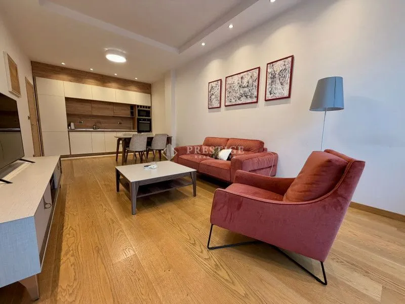 Modern living room with a sofa set and dining area integrated with the kitchen.