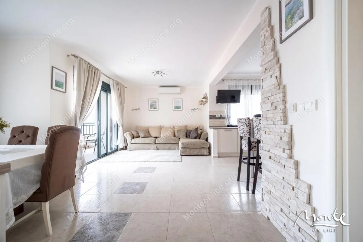 Prodaja, dvosoban stan, 109m², Dobrota, Kotor