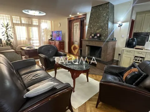 Prodaja, kuća, 405m², Stari Aerodrom, Podgorica - image 6