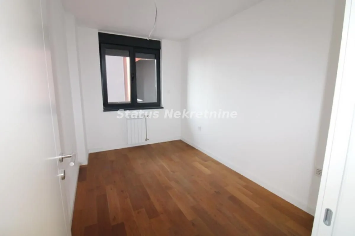 Prodaja, četvorosoban stan, 105m², Novi Sad, Srbija