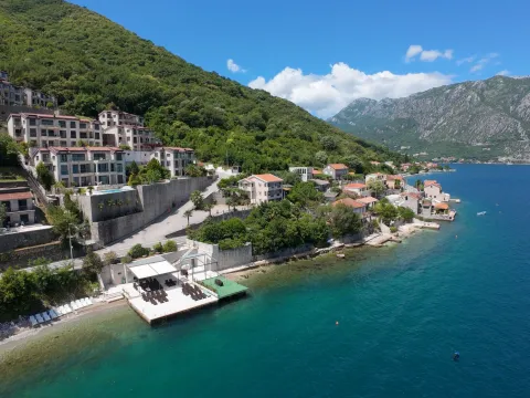 Sale, three bedroom apartment, 268m², Kostanjica, Kotor - image 1