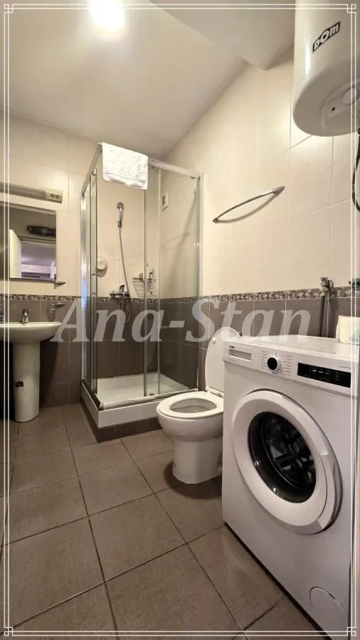 Izdavanje, trosoban stan, 89m², Savski Venac, Beograd