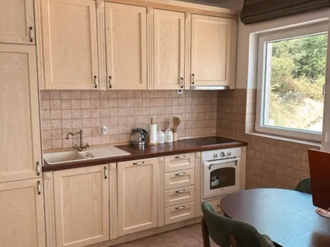 Izdavanje, dvosoban stan, 77m², Muo, Kotor - image 5