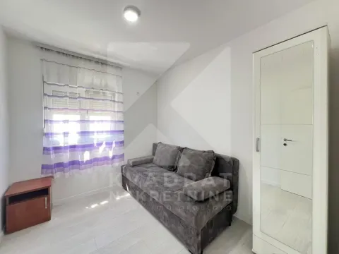 Izdavanje, kuća, 260m², Kokoti, Podgorica - image 13