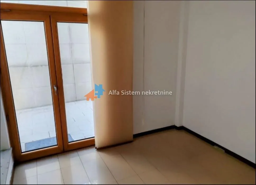 Izdavanje, četvorosoban stan, 135m², Autokomanda, Voždovac Sve Podlokacije