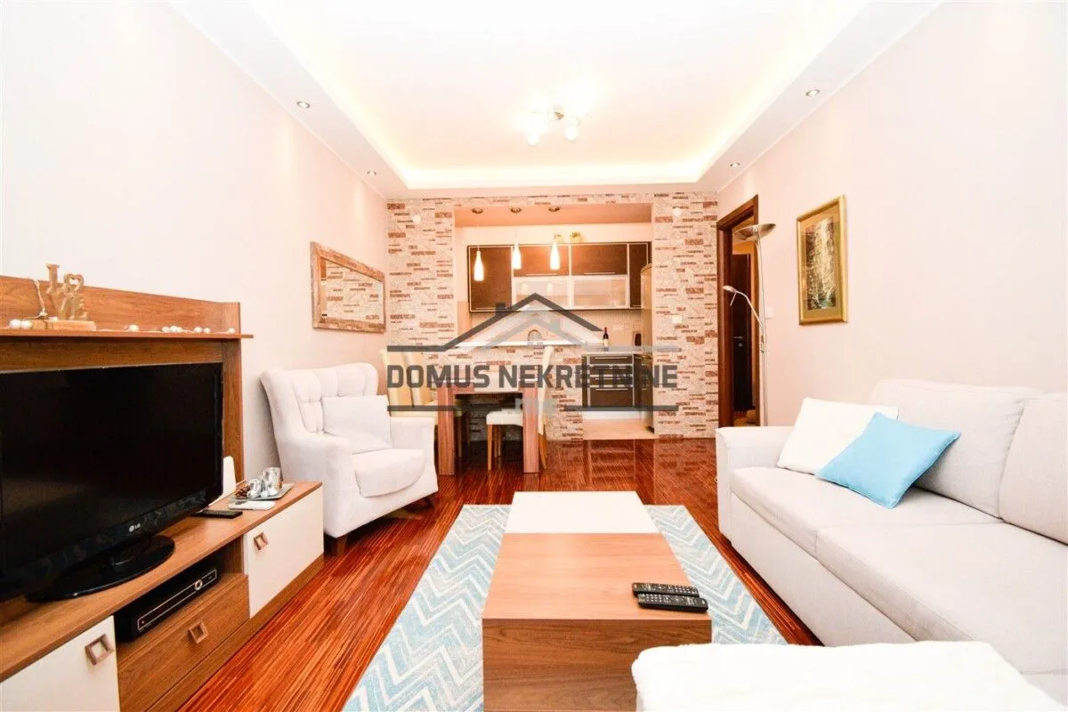 Izdavanje, dvosoban stan, 70m², Gorica C, Podgorica