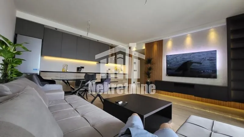 Izdavanje, trosoban stan, 88m², Savski Venac, Beograd