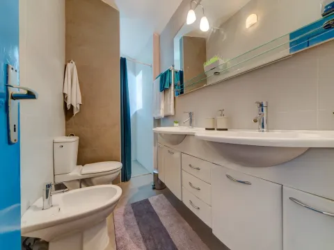 Izdavanje, kuća, 200m², Kotor, Crna Gora - image 15