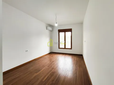 Izdavanje, trosoban stan, 96m², Master Kvart, Podgorica - image 8