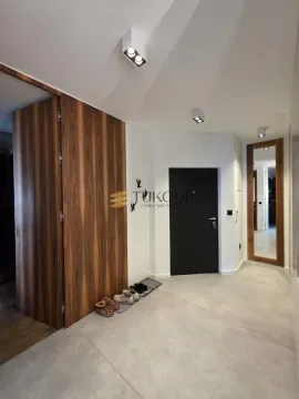 Izdavanje, četvorosoban stan, 137m², Stari grad, Novi Sad - image 25