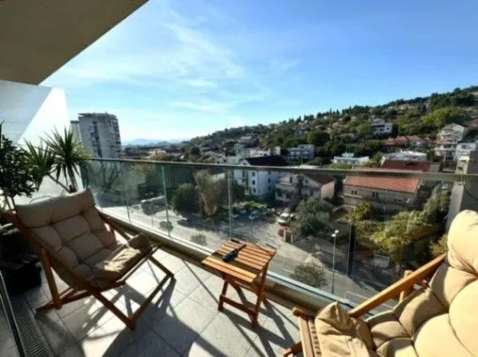 Prodaja, dvosoban stan, 94m², Obala Morače, Podgorica