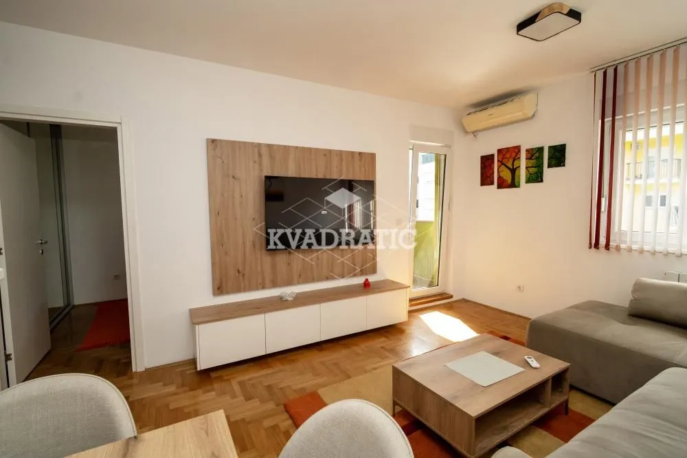 Izdavanje, dvosoban stan, 42m², Novi Beograd Blok 72, Novi Beograd Sve Podlokacije
