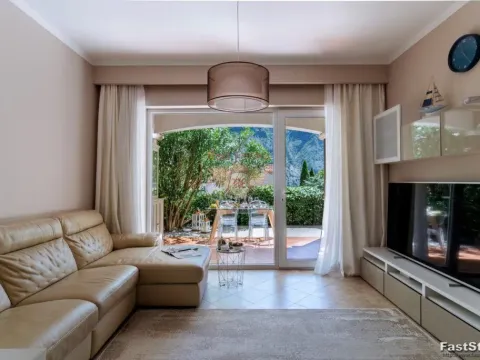 Prodaja, dvosoban stan, 63m², Kotor, Crna Gora