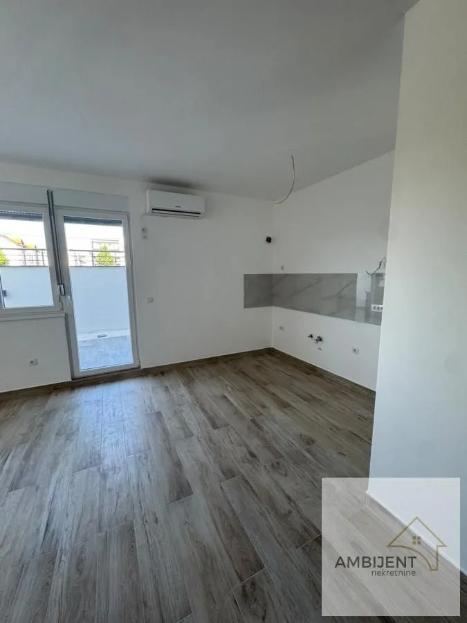 Prodaja, dvosoban stan, 44m², Ledine, Beograd