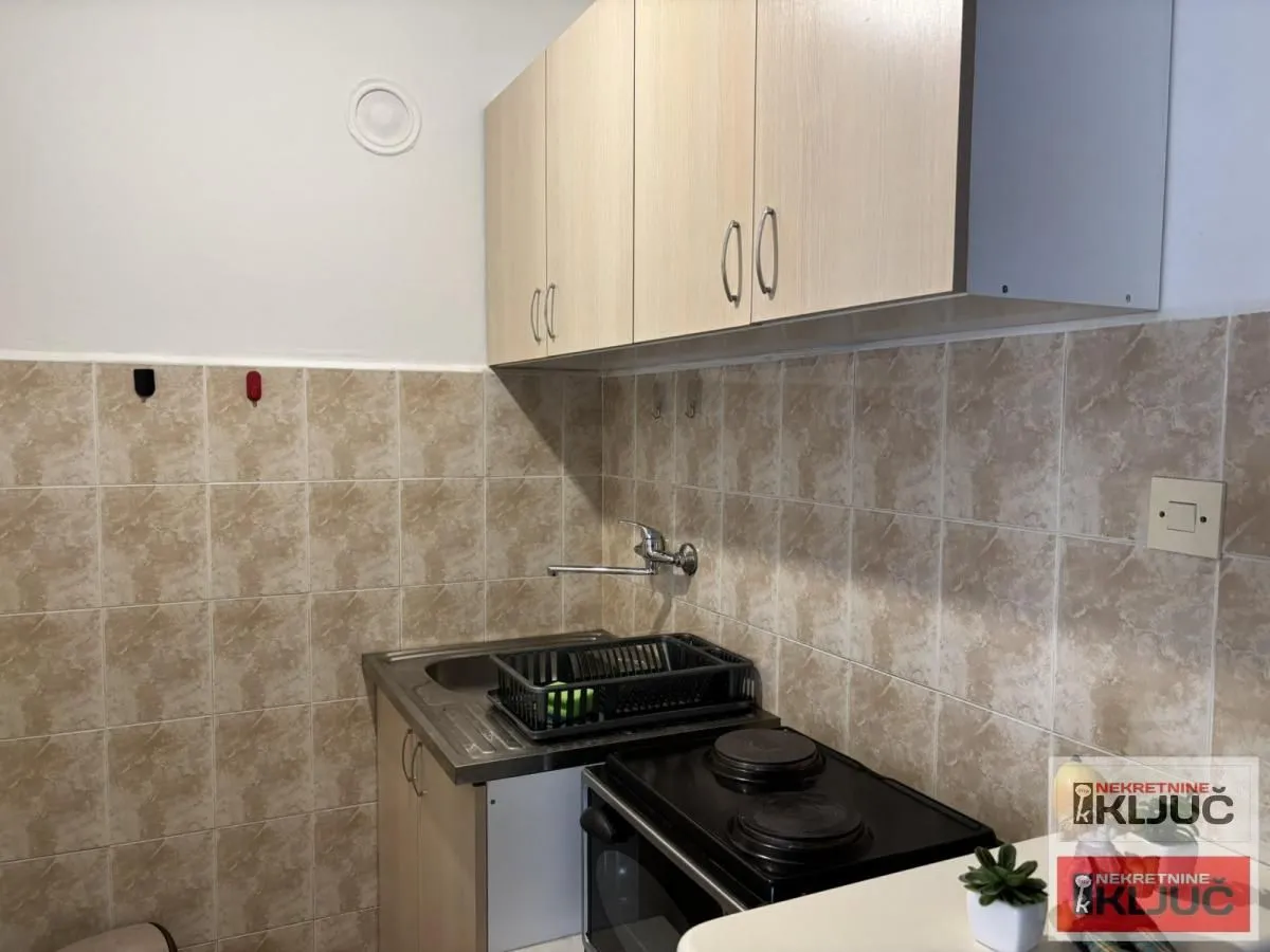 Izdavanje, garsonjera, 23m², Bulevar Oslobodjenja, Novi Sad Sve Podlokacije